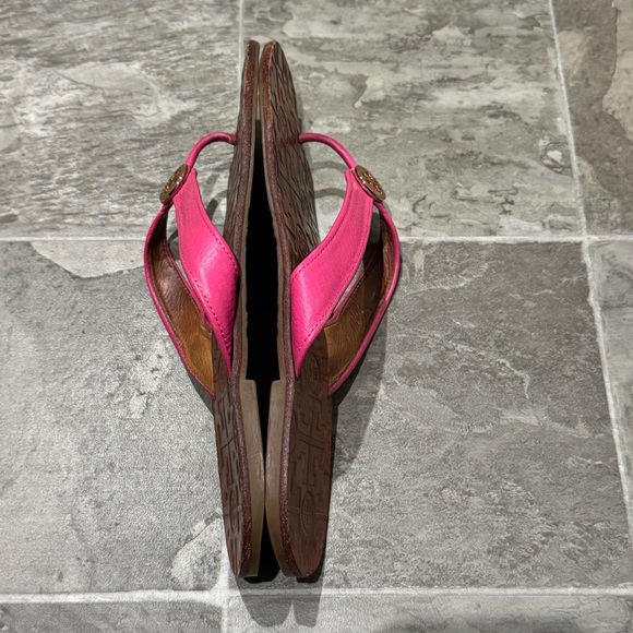 Tory Burch Leather Thong Sandals Size 10 THORA Tumbled Hibiscus Pink - Picture 9 of 11